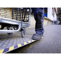 Protiskluzová bezpečnostní páska Tesa - žluto-černá - aplikace